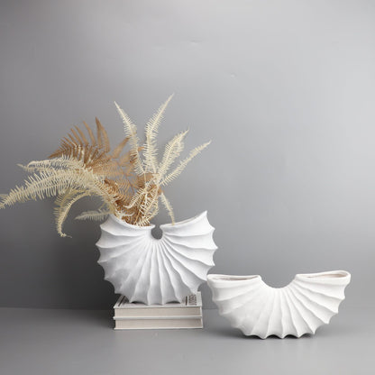 European-style White Resin Fan-shaped Conch Flower Decoration