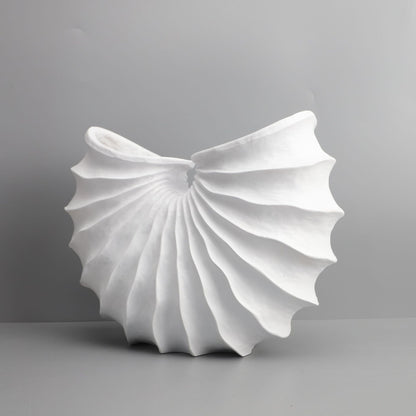 European-style White Resin Fan-shaped Conch Flower Decoration